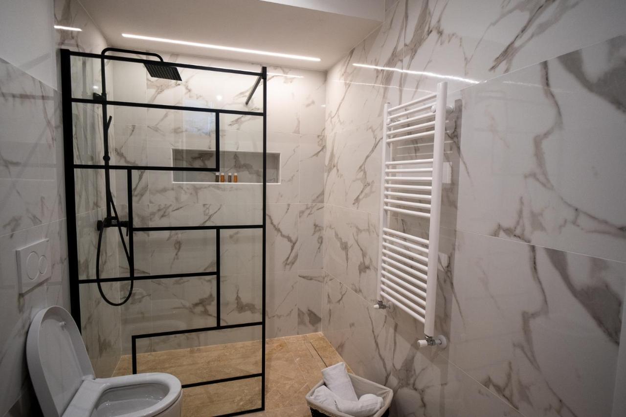 Luxury Cecilia Via Antonio Del Re 9 Tivoli Hotel Luaran gambar