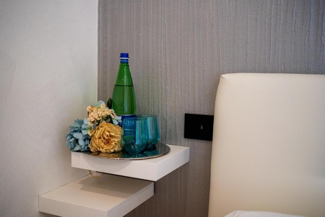 Luxury Cecilia Via Antonio Del Re 9 Tivoli Hotel Luaran gambar