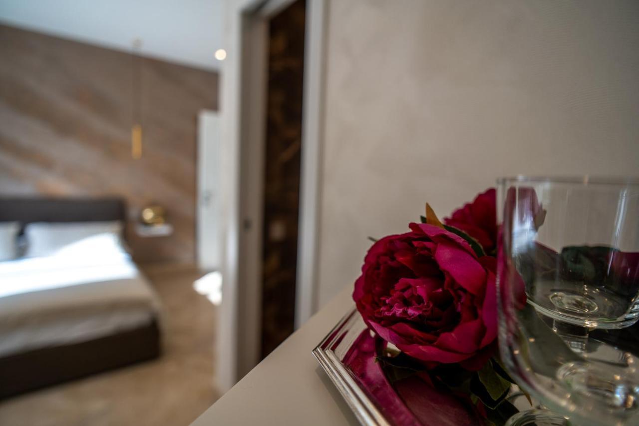Luxury Cecilia Via Antonio Del Re 9 Tivoli Hotel Luaran gambar
