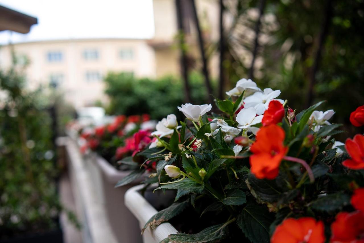 Luxury Cecilia Via Antonio Del Re 9 Tivoli Hotel Luaran gambar