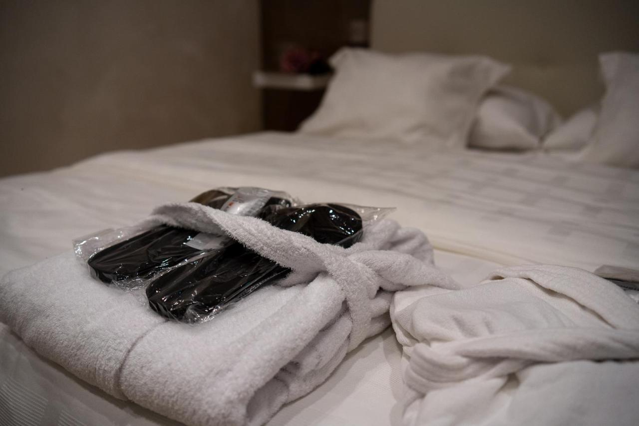 Luxury Cecilia Via Antonio Del Re 9 Tivoli Hotel Luaran gambar