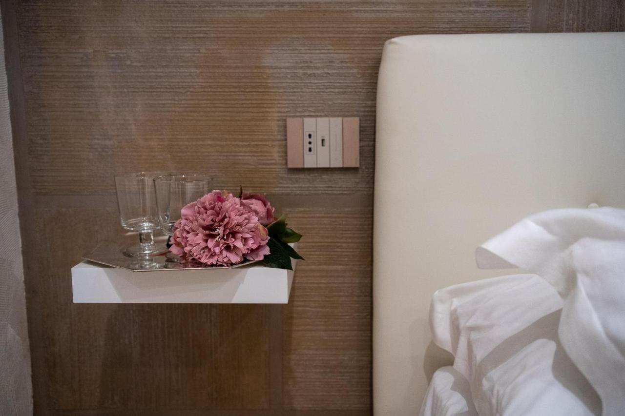 Luxury Cecilia Via Antonio Del Re 9 Tivoli Hotel Luaran gambar