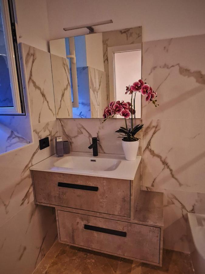 Luxury Cecilia Via Antonio Del Re 9 Tivoli Hotel Luaran gambar
