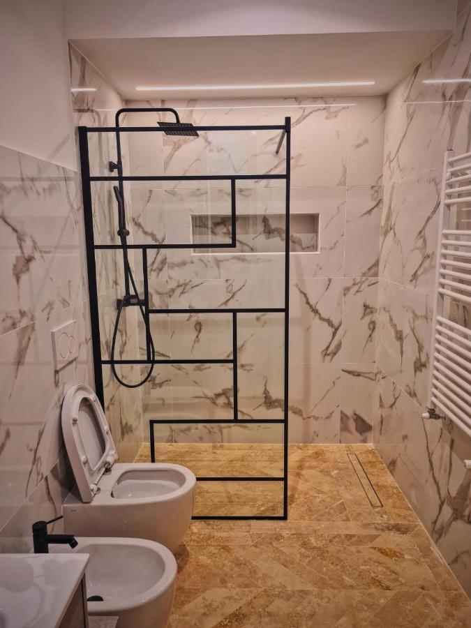 Luxury Cecilia Via Antonio Del Re 9 Tivoli Hotel Luaran gambar